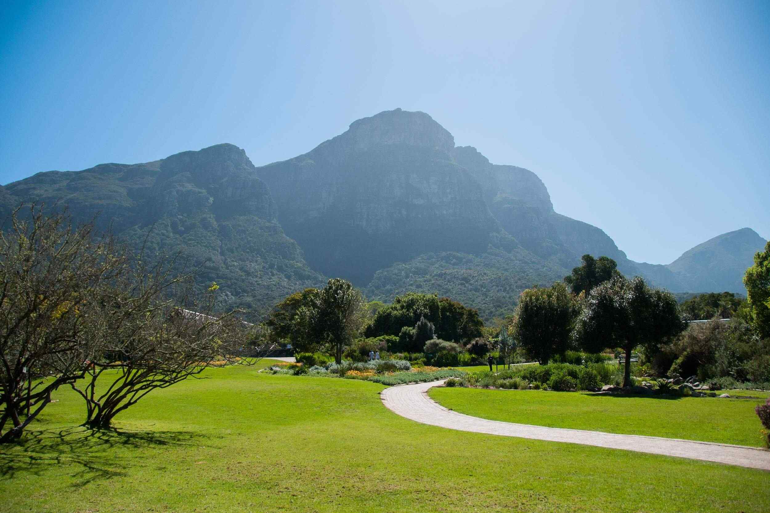 https://www.rizzvacations.com/wp-content/uploads/2018/08/post_capetown_04.jpg