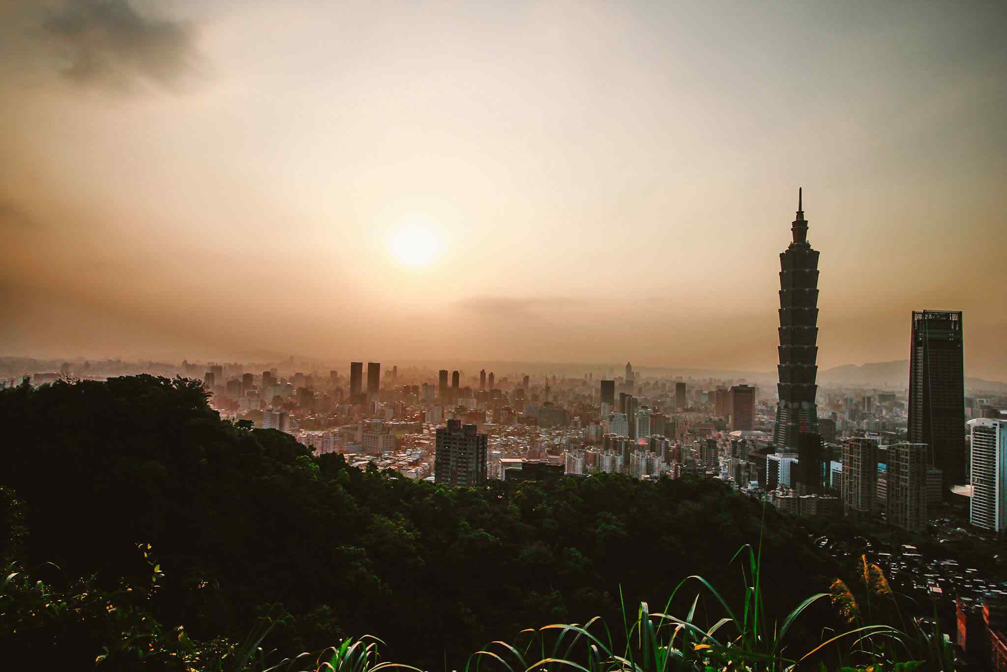 https://www.rizzvacations.com/wp-content/uploads/2019/12/tour-kaohsiung-08.jpg